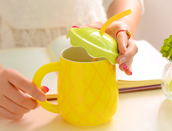 Thiết kế phần nắp rời bằng sứ nên rất tiện lợi khi sử dụng.